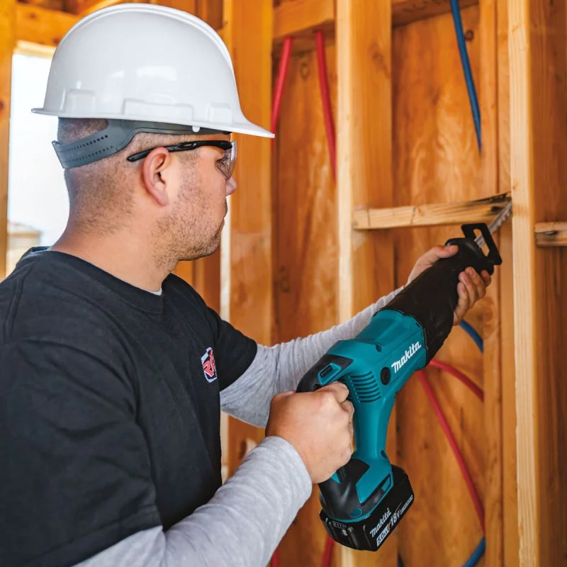 Cordless hacksaw / sabre saw Makita DJR186Z, 18V