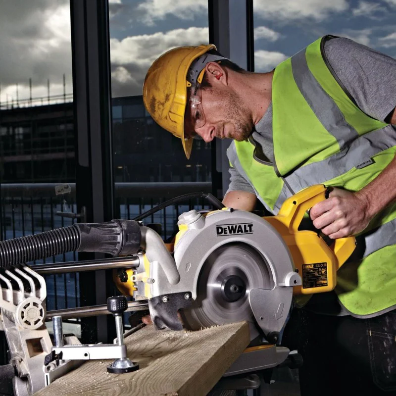 DeWALT DWS778, 1850W table circular saw with gerung