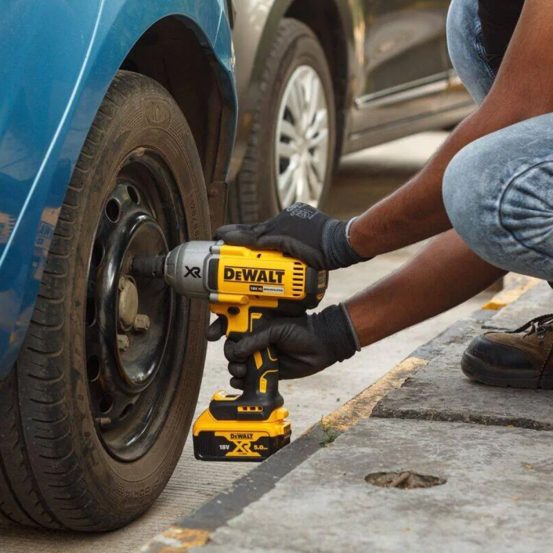 Impact Cordless Wrench DeWALT DCF899NT, 18V with case