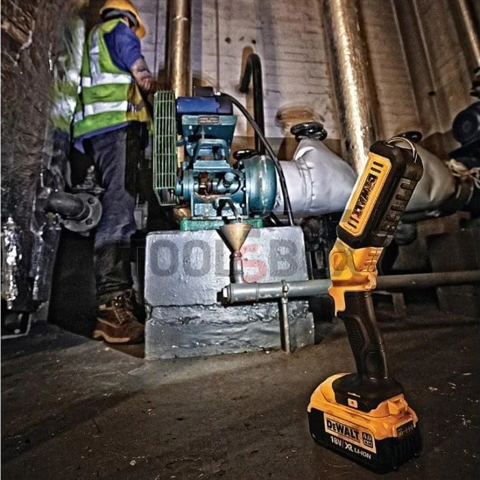 DeWALT DCL050 Cordless Handheld Flashlight 18 V