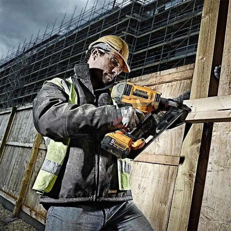 Cordless DeWALT DCN692N, 18.0 V, for nails 50-90 mm