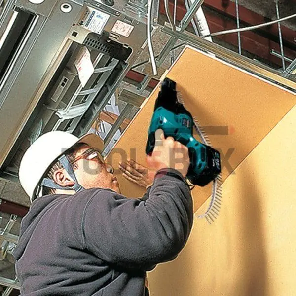 Makita BFR440RFE cordless screwdriver with filler , 14.4V , 2 batteries and charger