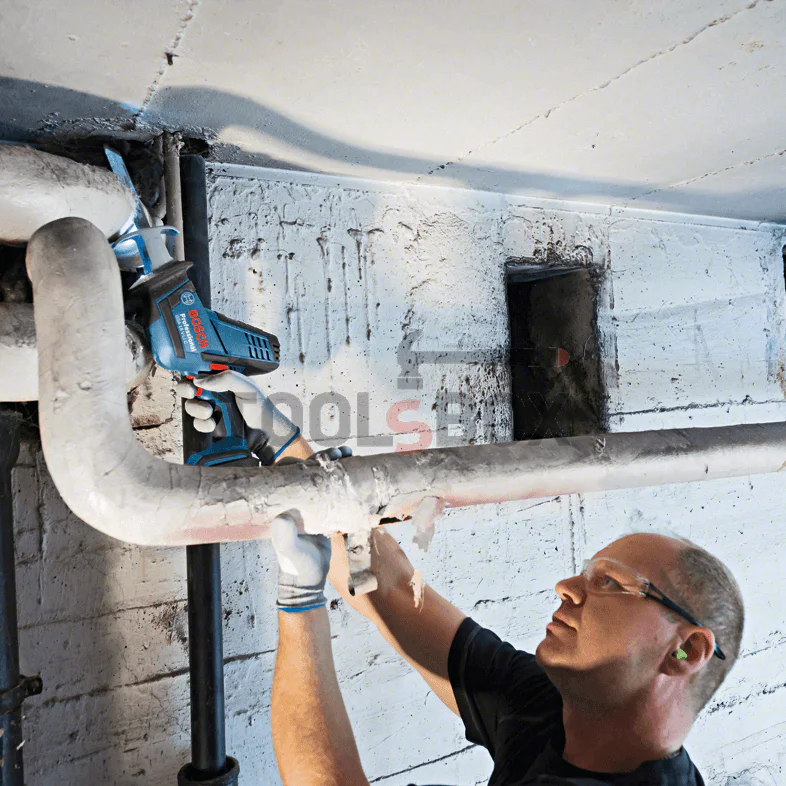 Акумулаторен саблен трион BOSCH GSA 18 V-LI C (Само тяло) / 06016A5001
