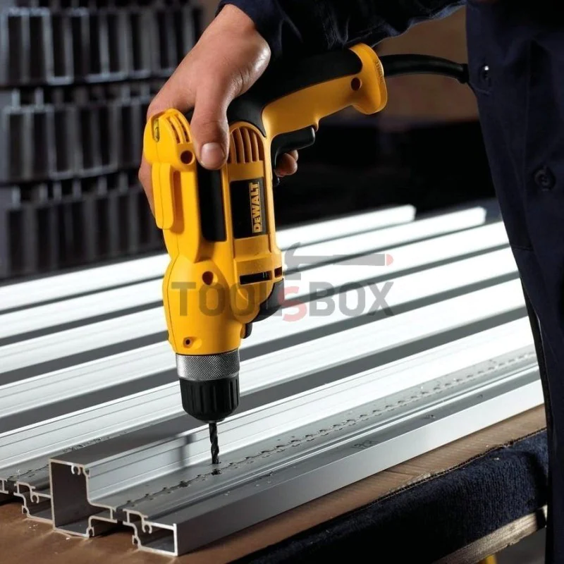 Drill with keyless chuck DeWALT DWD112S , 701 W