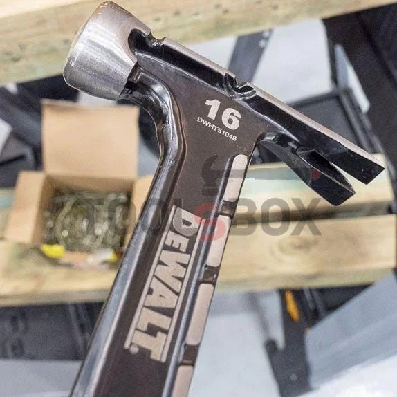 Steel hammer DeWALT DWHT51048 , 670g