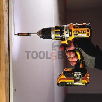 Магнитният адаптор на Dewalt DT7701 дължина 80 мм.