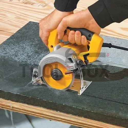 DeWALT DWC410 hand-held circular saw, 1300 W, Ø 110 mm