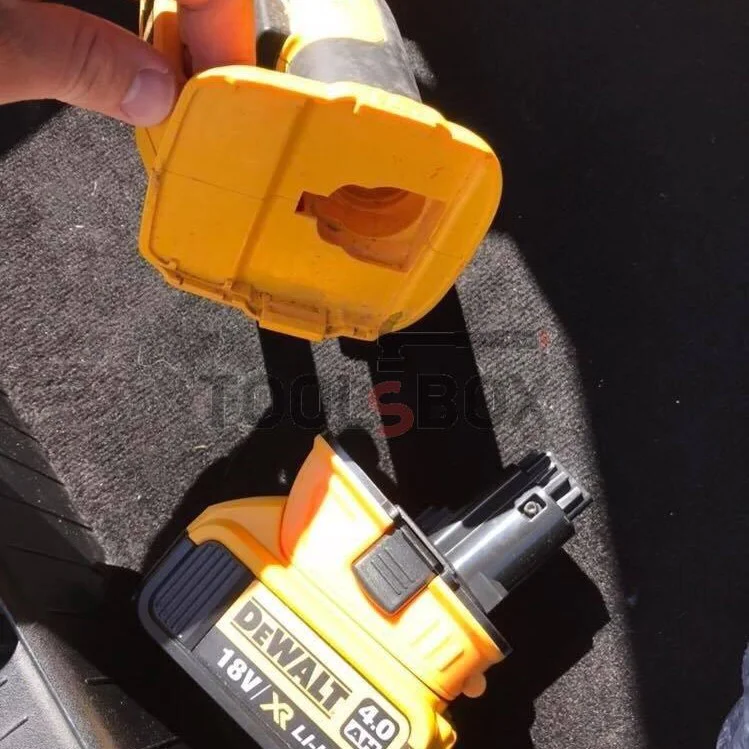 Adapter / Adapter Dewalt DCA1820 Li-Ion , 18V