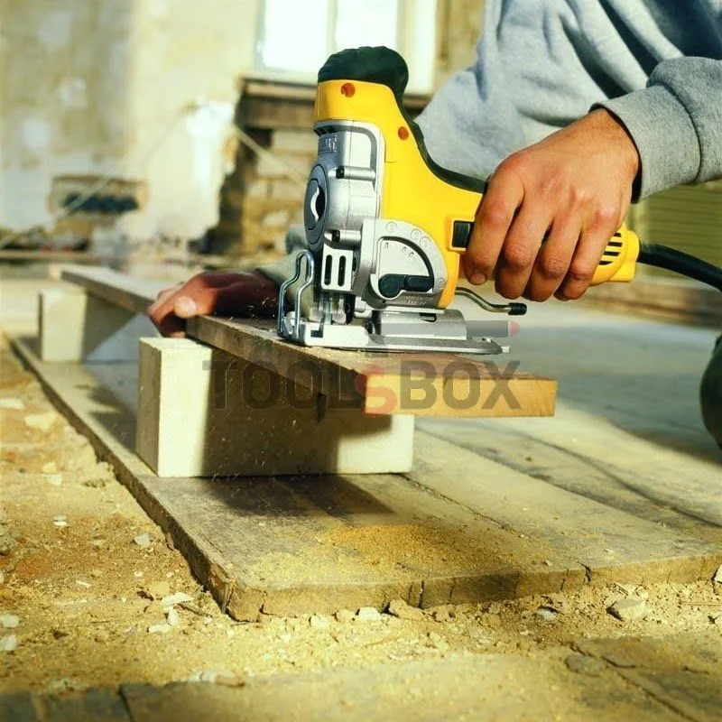 Jigsaw - Zege with regulator DeWALT 701 W , 135mm