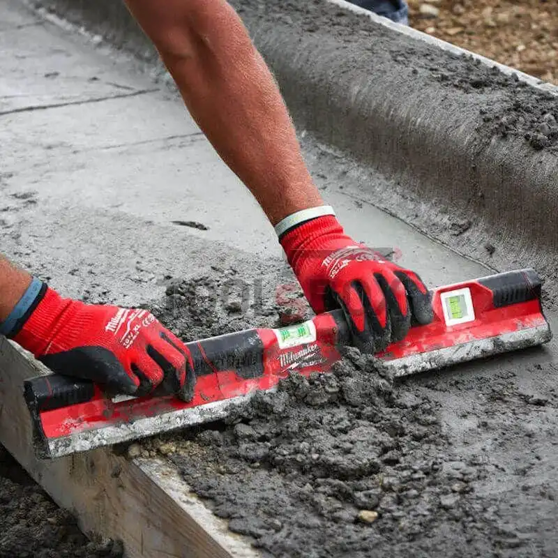 Milwaukee Hand Level 4932459893/ 60cm RedStick Concrete Level