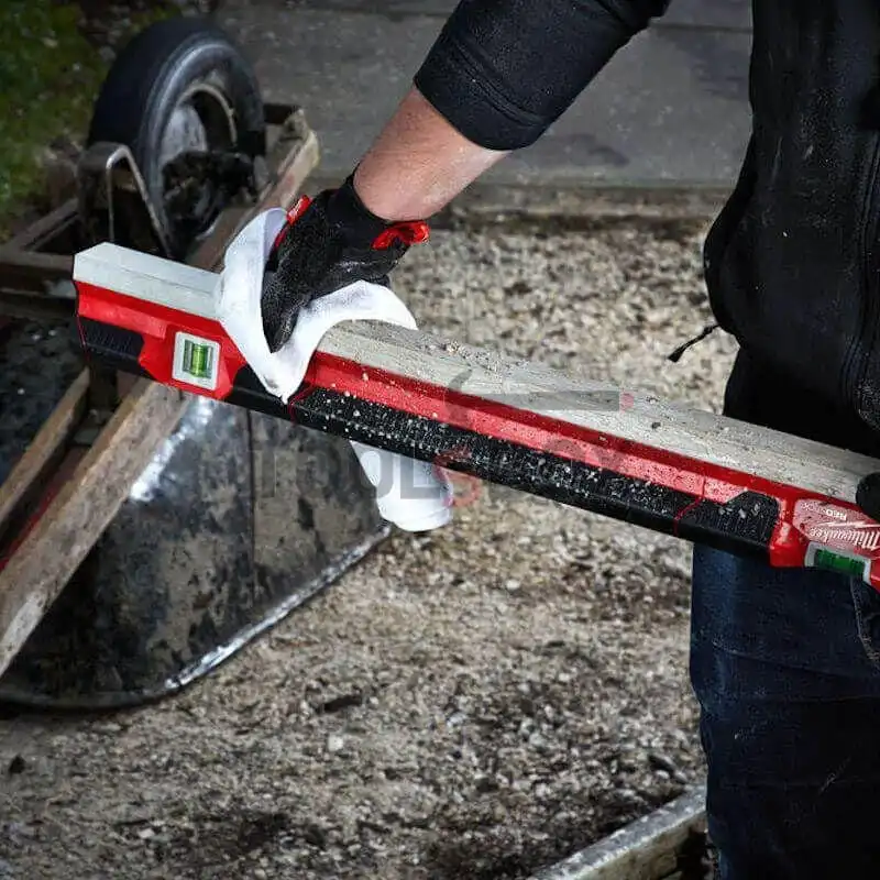 Milwaukee Hand Level 4932459894 / 120cm RedStick Concrete Level