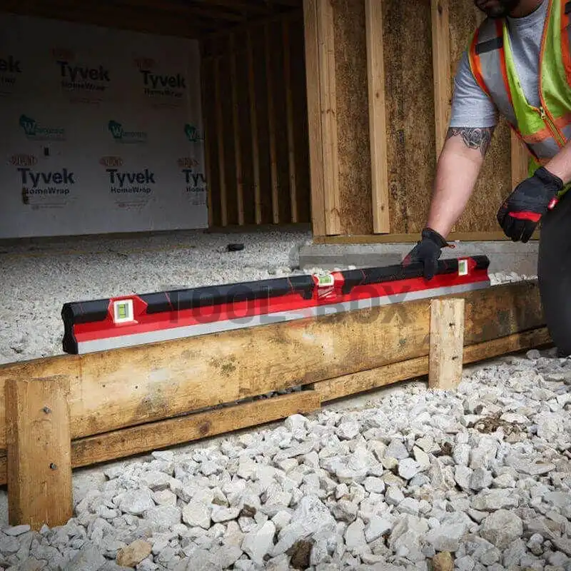 Milwaukee Hand Level 4932459894 / 120cm RedStick Concrete Level