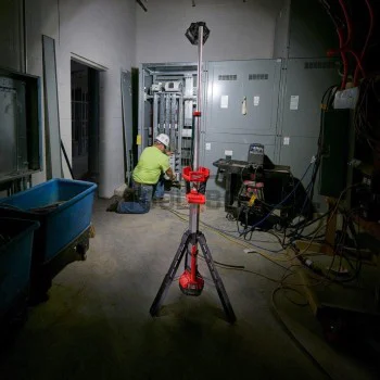 Фенер Milwaukee M18 SAL-0 / 4933451246