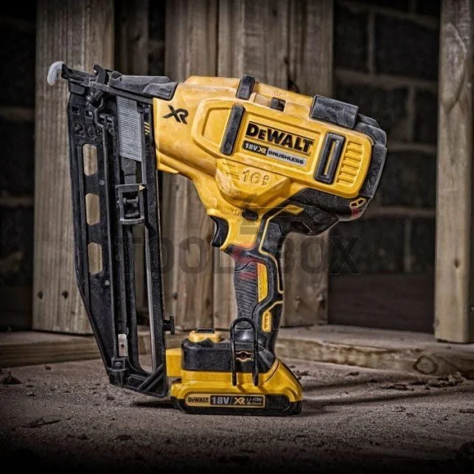 Cordless Tucker DeWALT DCN660N / body only