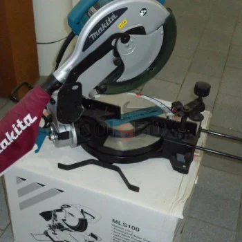 Настолен циркуляр за дърво с герунг Makita MLS100 ,1500W