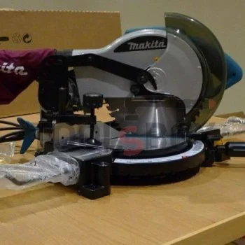 Настолен циркуляр за дърво с герунг Makita MLS100 ,1500W