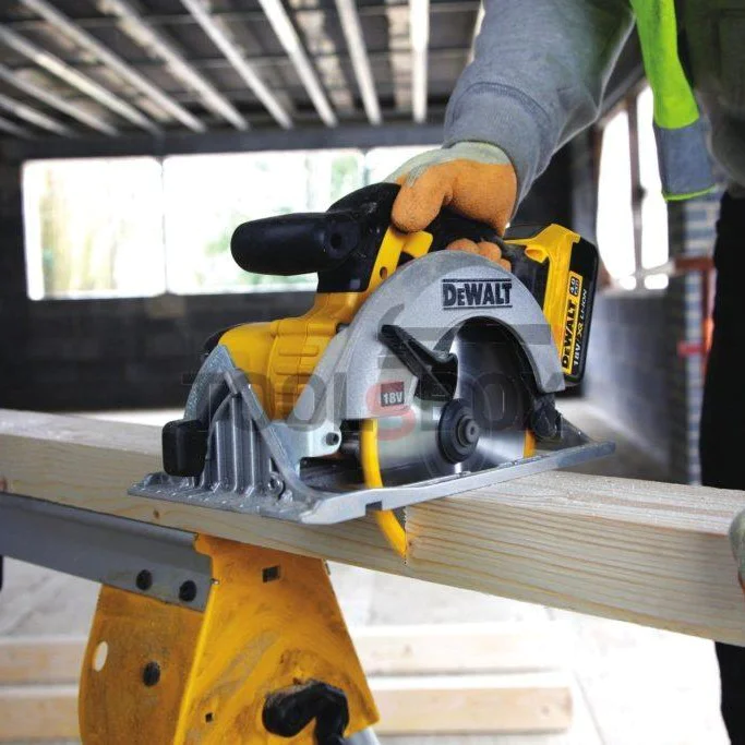 DeWALT DCS391M2 Cordless Handheld Circular Saw - 18V / 4.0Ah Li-Ion