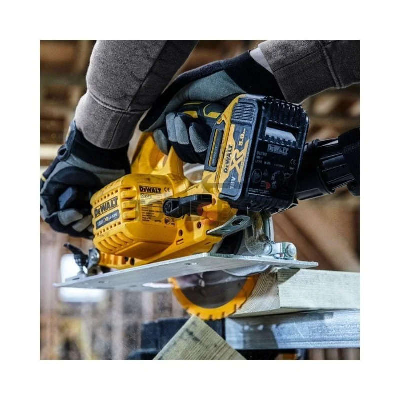Cordless Brushless Saw DEWALT DCS570NT 18V
