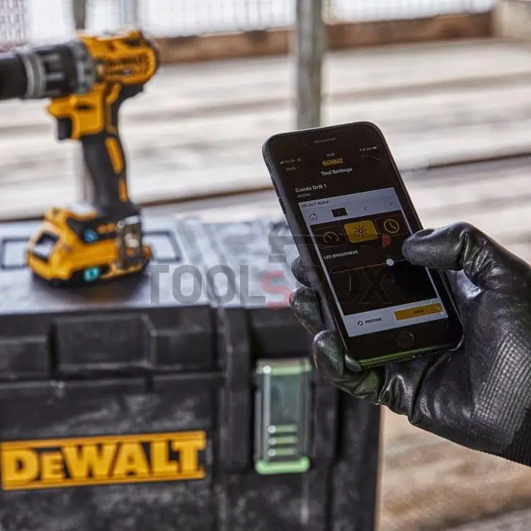 Cordless Brushless Screwdriver DeWalt DCD797NT / 18V / TOOL CONNECT