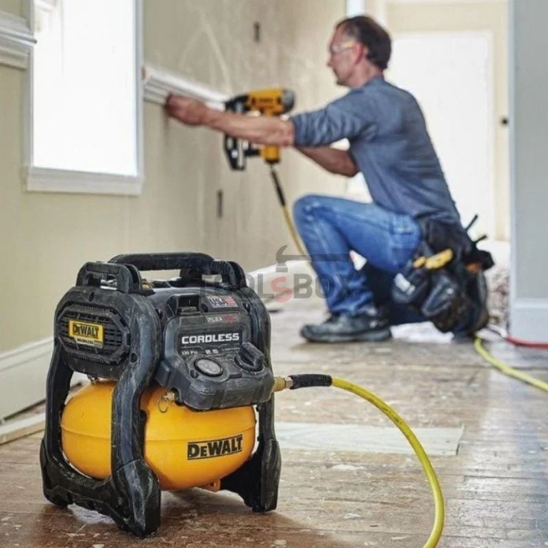 Cordless compressor DeWALT DCC1054 oil-free 54V, 9.3bar