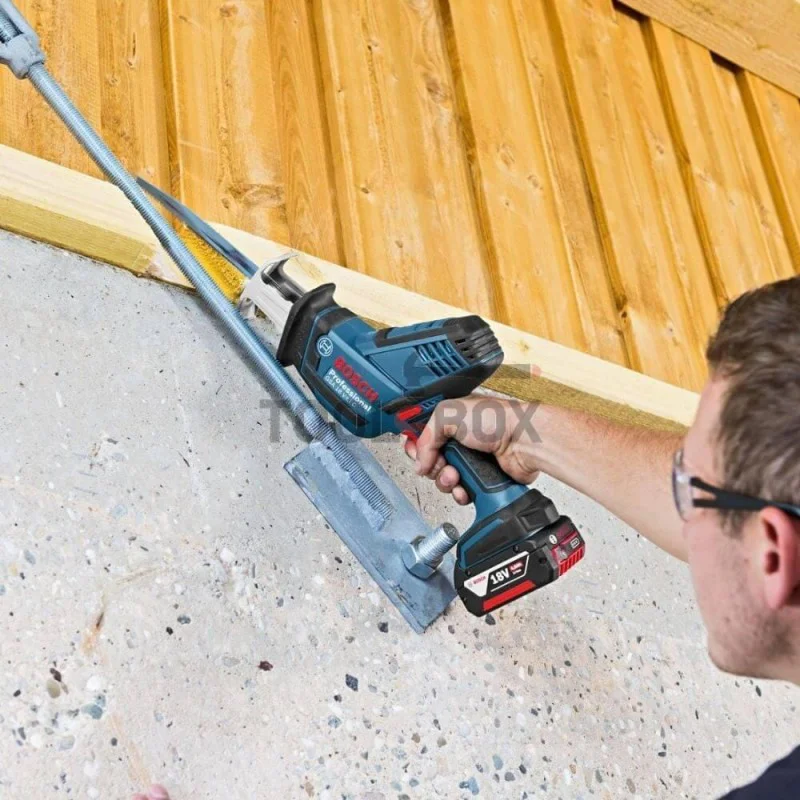 Cordless sabre saw BOSCH GSA 18V-Li SOLO
