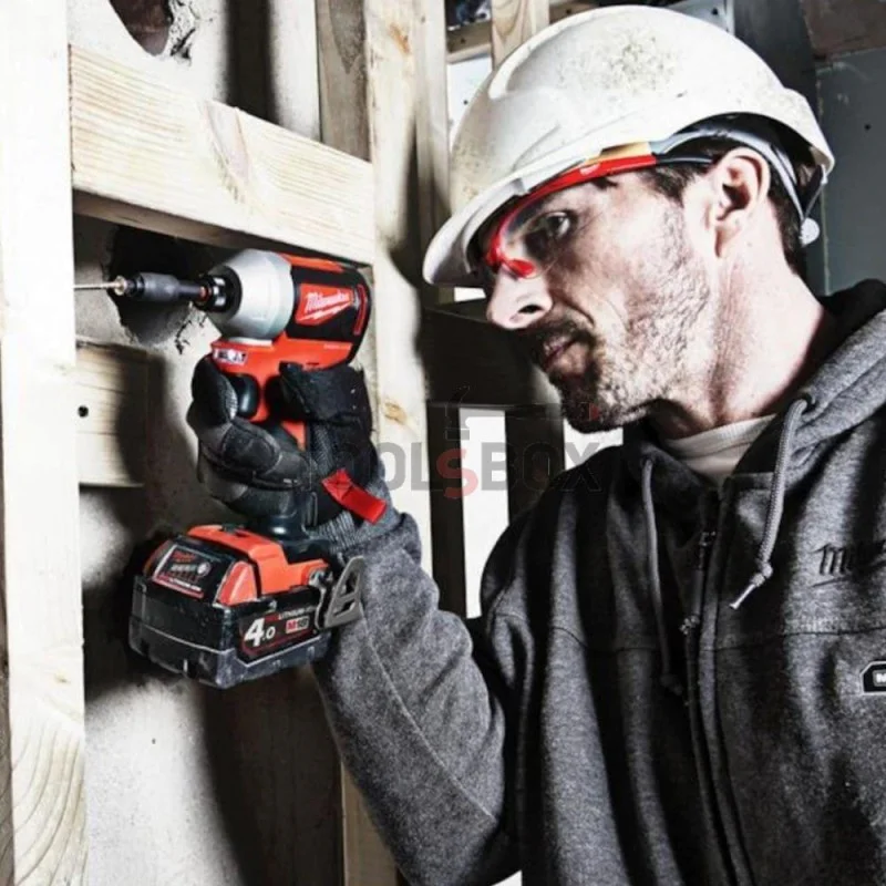 Cordless brushless impact driver Milwaukee M18 CBLID-402C 18 V, 180 Nm