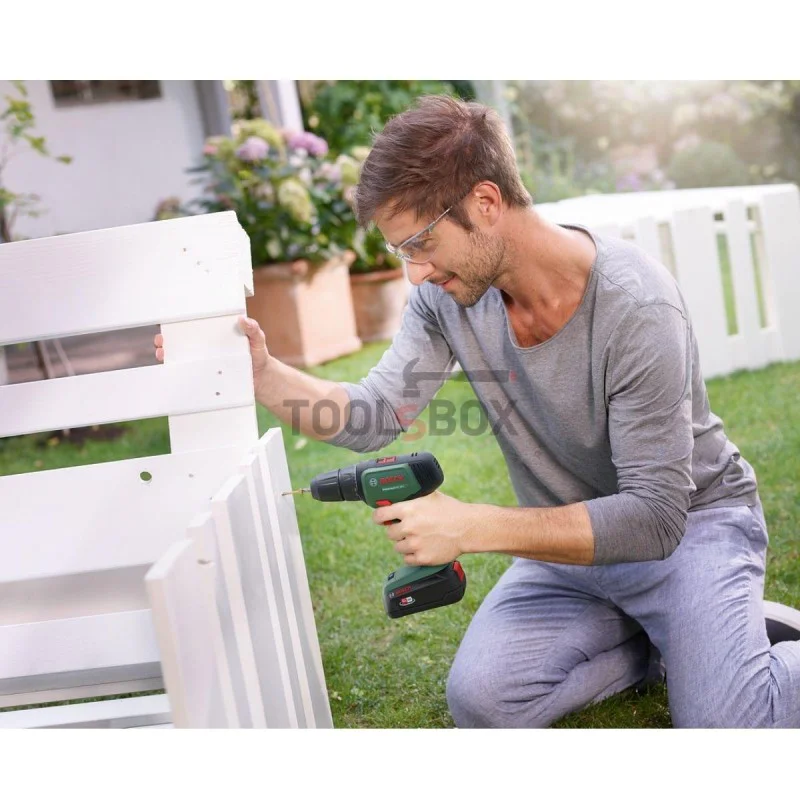 Cordless screwdriver BOSCH UniversalDrill 18V, 2x1,5Ah