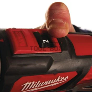 Акумулаторен винтоверт Milwaukee M12 BDD-202C 12 V, 30 Nm