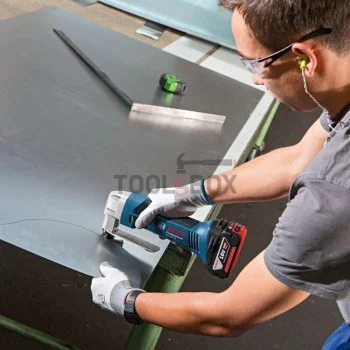 Акумулаторна ножица за ламарина BOSCH GSC 18V-16 Professional
