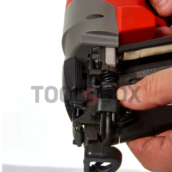 Milwaukee M18CN16GA-0X Cordless Tacker / 4933451958