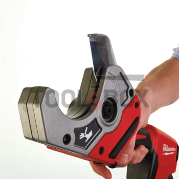 Акумулаторна резачка за PVC тръби Milwaukee C12PPC-0 / 4933416550 /12V