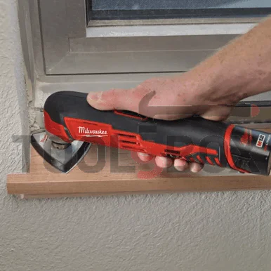 Milwaukee C12MT-0 Cordless Multi-Tool / 4933427180