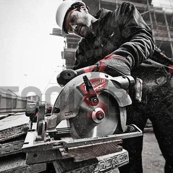 Milwaukee M12CCS44-402C Cordless Brushless Hand Saw / 4933448235