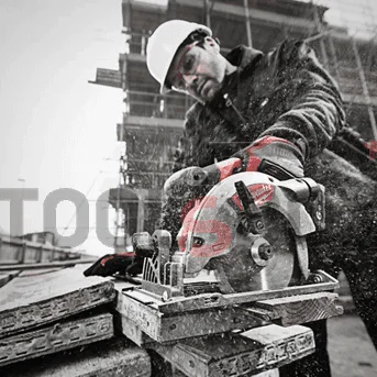 Milwaukee M12CCS44-402C Cordless Brushless Hand Saw / 4933448235