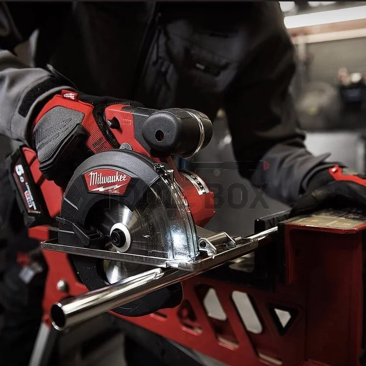 Milwaukee M18FMCS-0X brushless metal circular saw