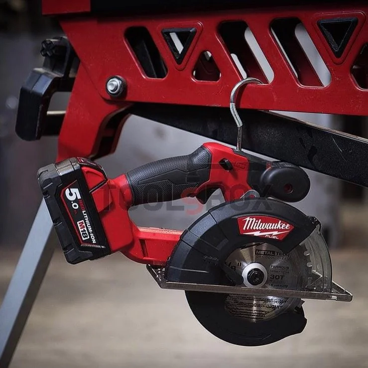 Milwaukee M18FMCS-0X brushless metal circular saw