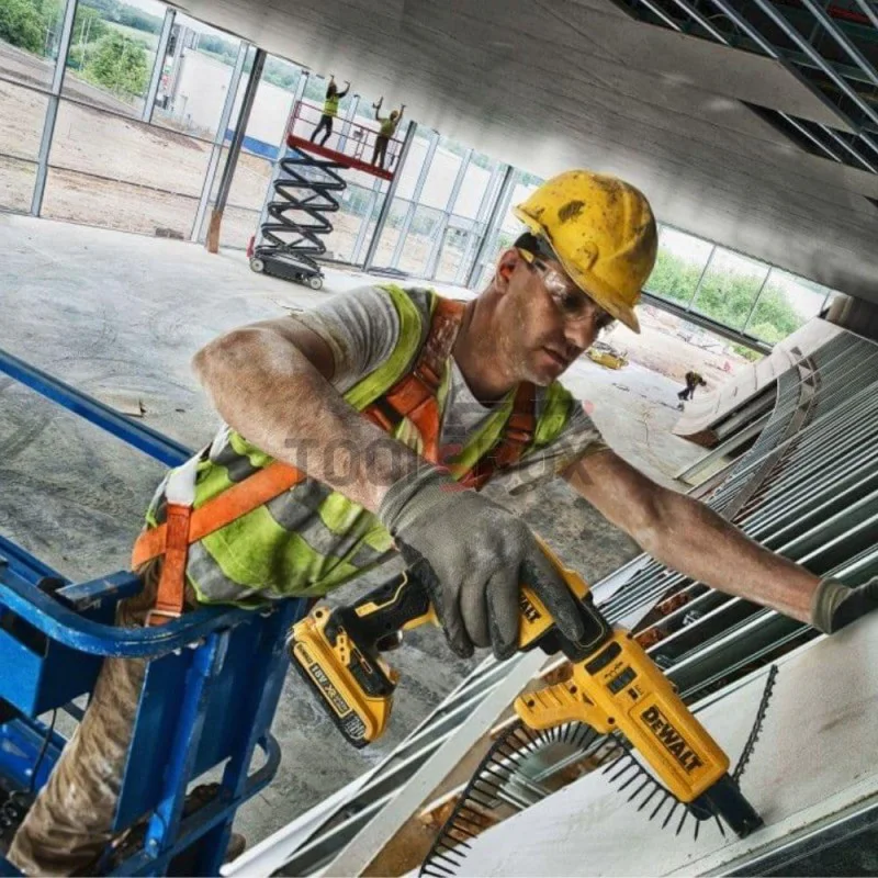 DeWalt DCF620P2K Brushless Drywall Screwdriver, 2 x 5Ah 18V