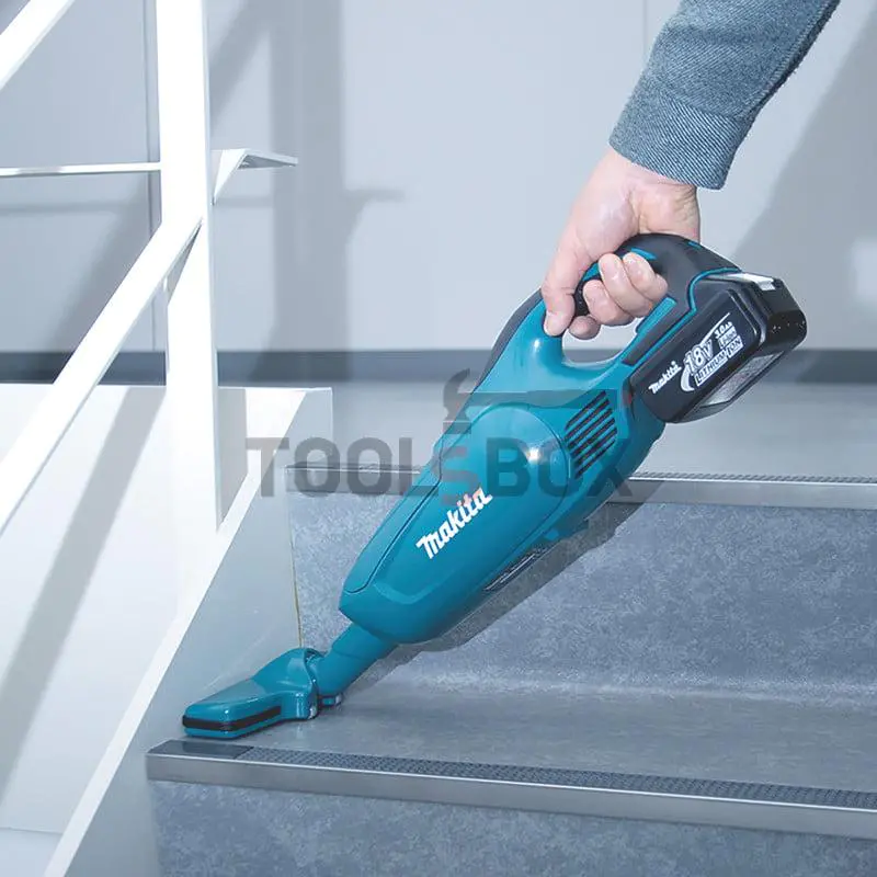 Cordless vacuum cleaner for dry cleaning Makita DCL182Z / 18V /