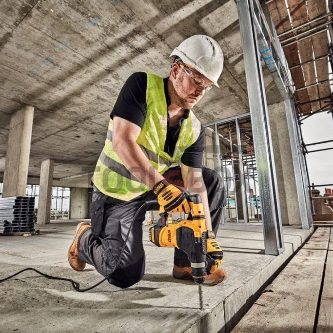 PERFORATOR DEWALT D25333K COMBINED WITH SDS-PLUS GRIP 950 W 3.5 J