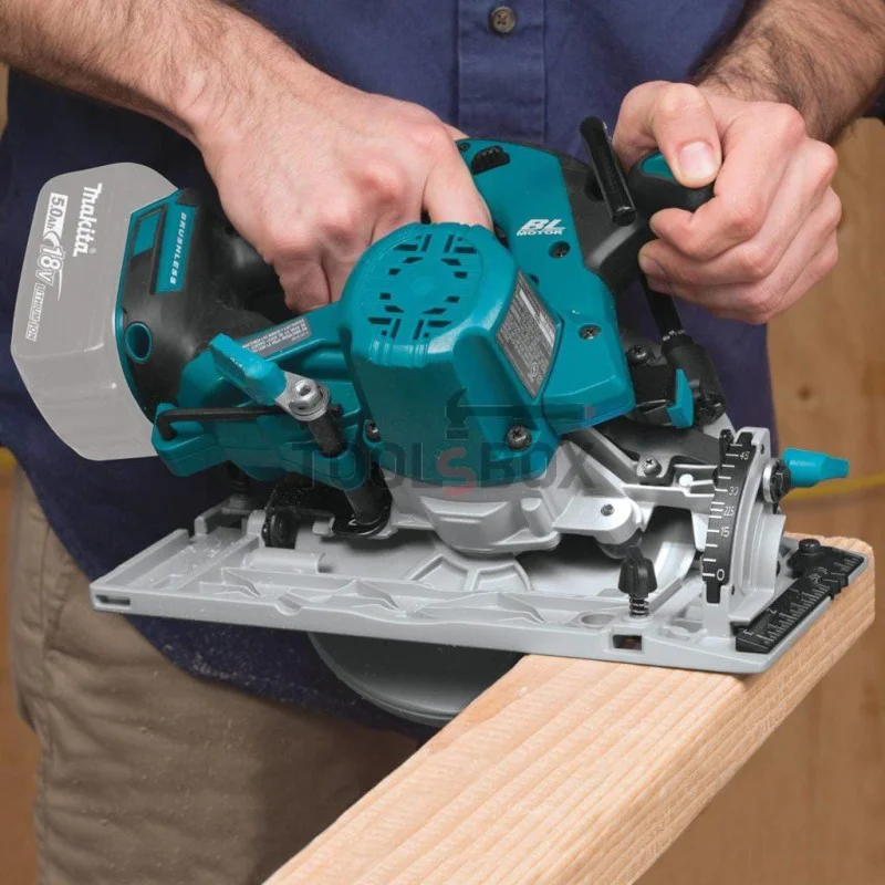 Makita DHS680Z cordless hand-held brushless circular saw, f165 mm, 18 V