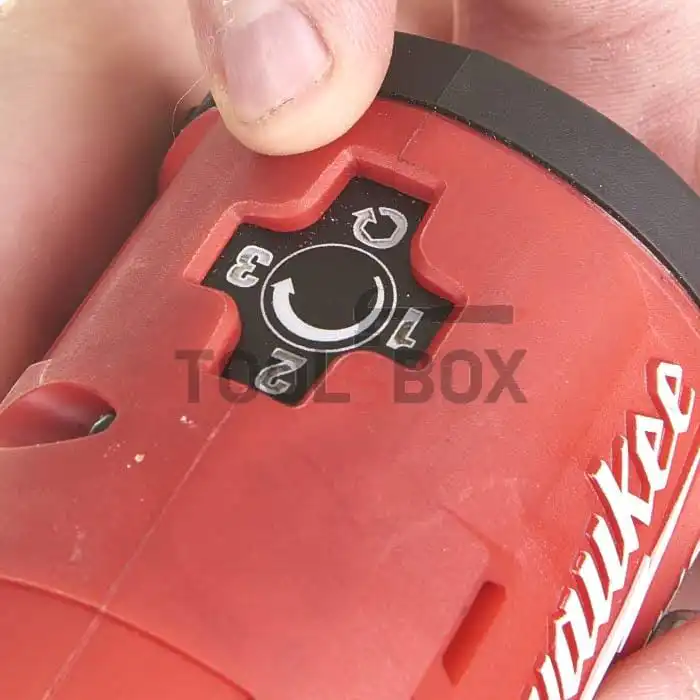 Cordless wrench Milwaukee M12 FIW14-0