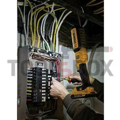 DeWALT DCL050 Cordless Handheld Flashlight 18 V