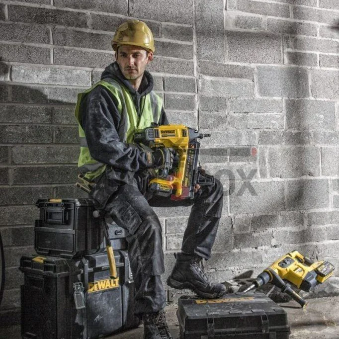 DeWALT DCN890P2 Direct Mount Concrete Tacker/Gun, 18V