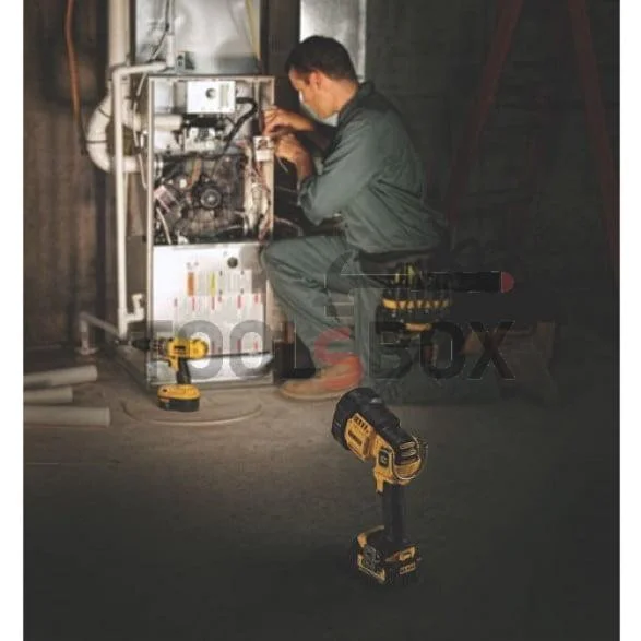DeWALT DCL043 Handheld Flashlight, Cordless 18V