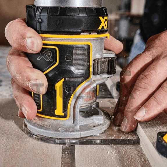 Оберфреза DeWALT DCW604P2 ръчна комбинирана 18 V, 16 000-25 500 об./мин, ф 6.35 мм