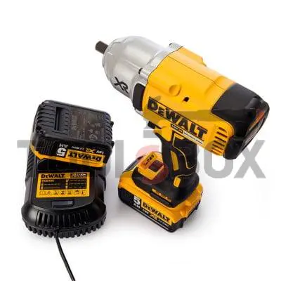 DeWALT DCF899P2 18V brushless cordless impact wrench set
