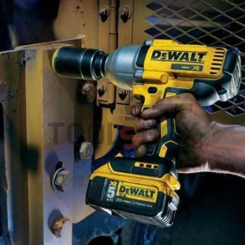 Cordless Impact Wrench DeWALT DCF899N , 18V, brushless 950Nm