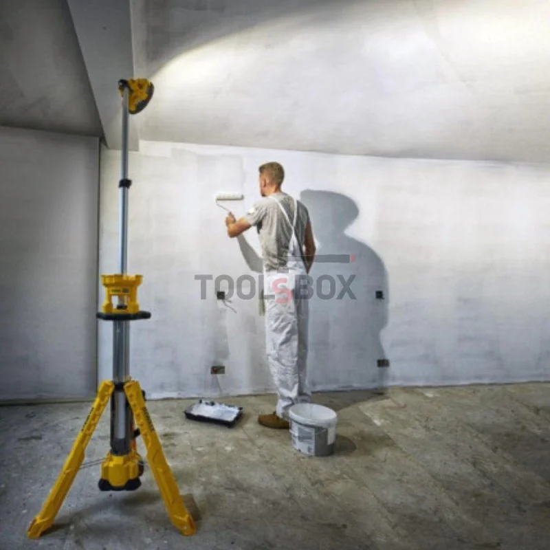 LED Cordless Spotlight DeWALT DCL079 with Tripod