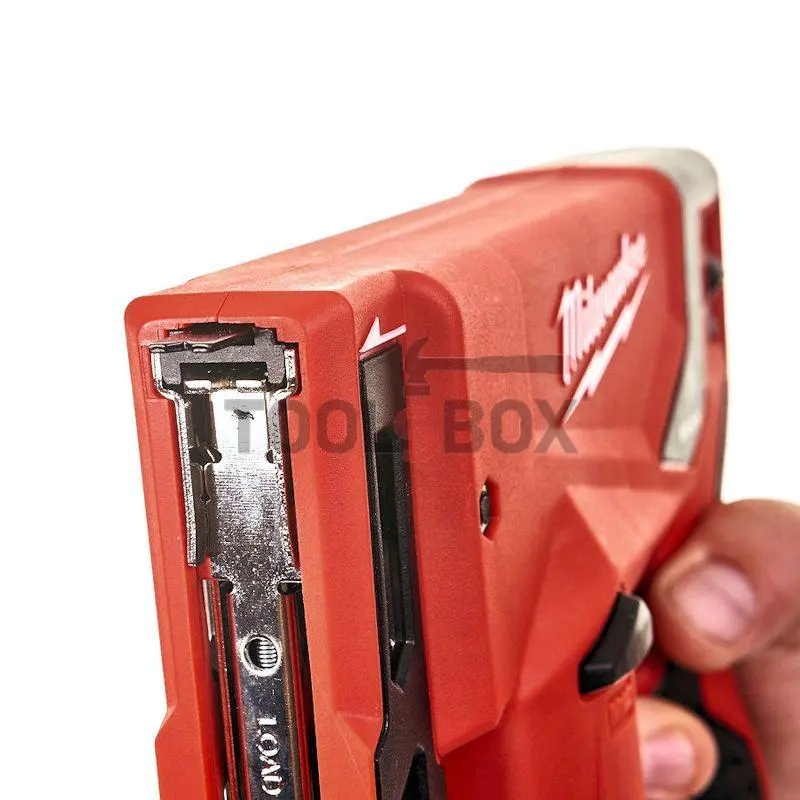 Milwaukee M12BST-202X Cordless Tacker / 4933459635