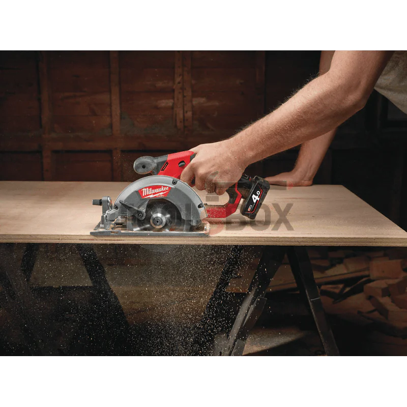 Milwaukee M12CCS44-0 / 140 mm cordless brushless handheld circular saw
